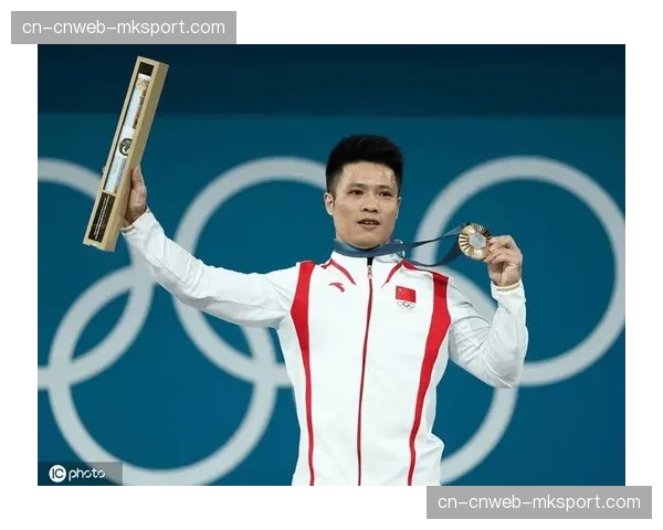 举重世界杯泰国站：李发彬力压对手夺61公斤级总成绩金牌