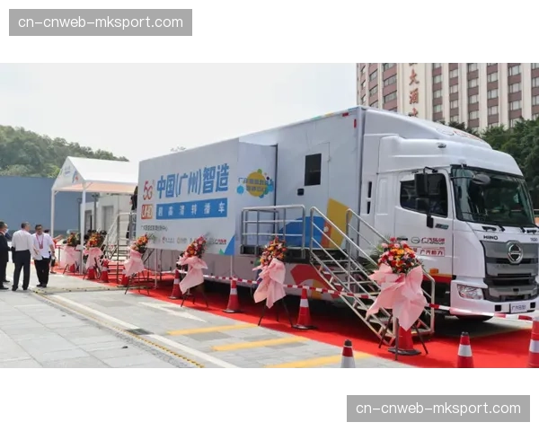 在圣马梅斯球场，5G基站升级保障了8K超高清信号回传